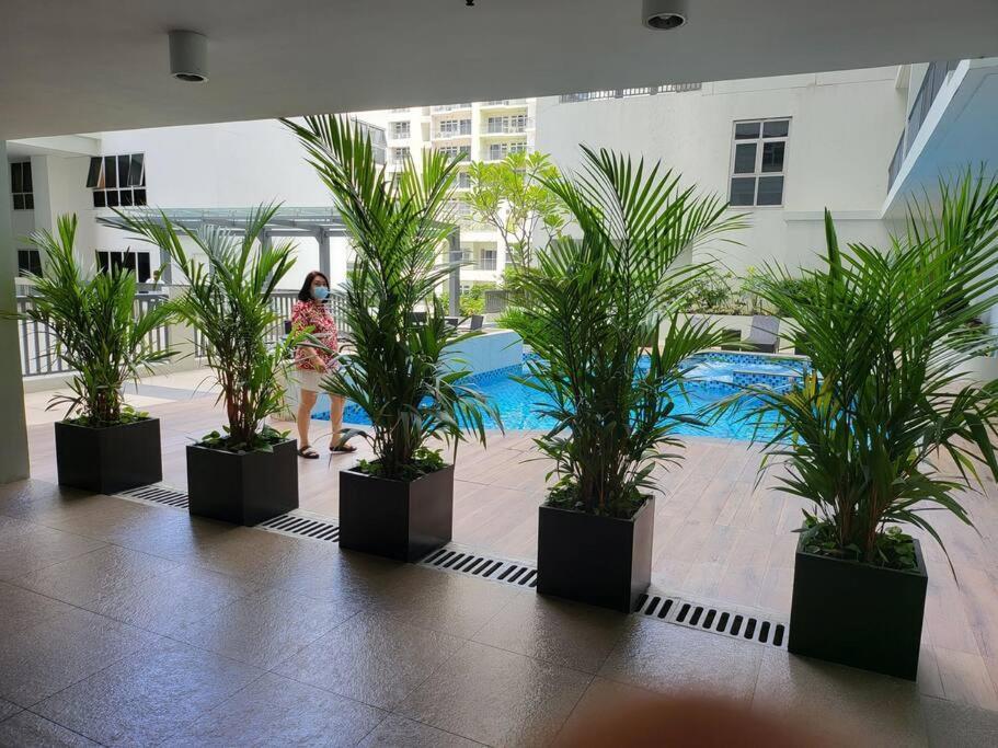 Luxury @ Bgc Sleeps 6 Comfortably Fast Wifi Pool! Apartamento Manila Exterior foto