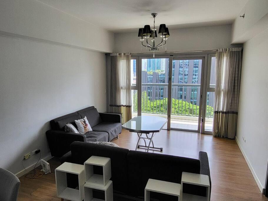Luxury @ Bgc Sleeps 6 Comfortably Fast Wifi Pool! Apartamento Manila Exterior foto